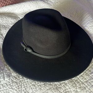 Elegant Black Wide-Brim Fedora
